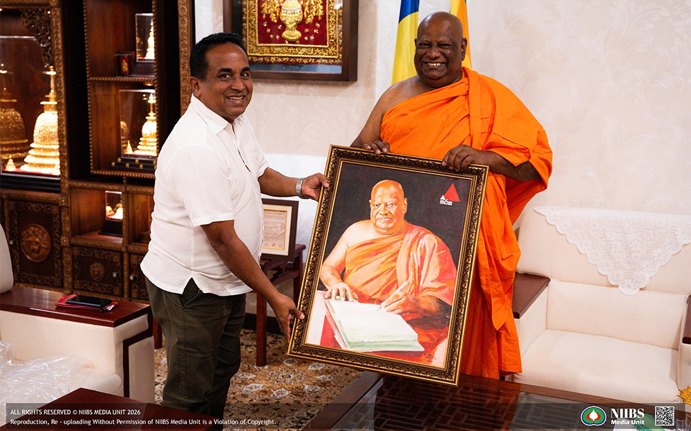 උපකුලපති නාහිමිපාණන් වහන්සේගේ ජන්ම දිනය වෙනුවෙන් පැවති සැමරුම් උළෙලට පැමිණි ගිහි පැවිදි සම්භාවනීය ආරාධිතයන් පිළිගැනීම